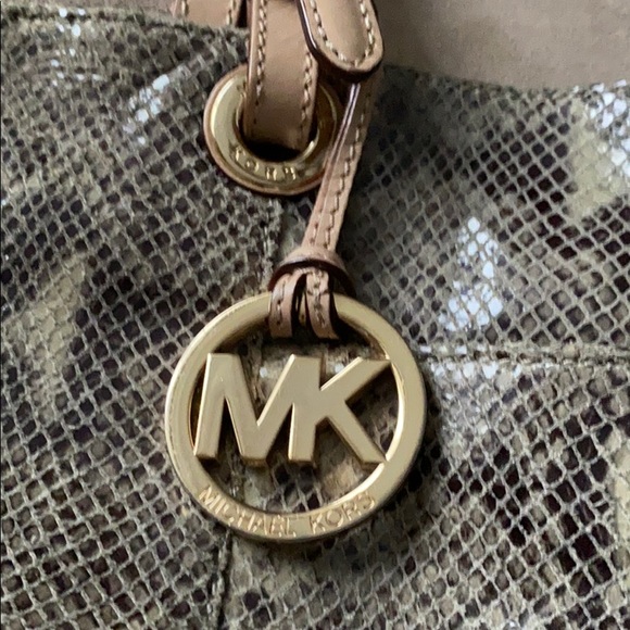 Michael KORS purse snake skin feel - Picture 3 of 12